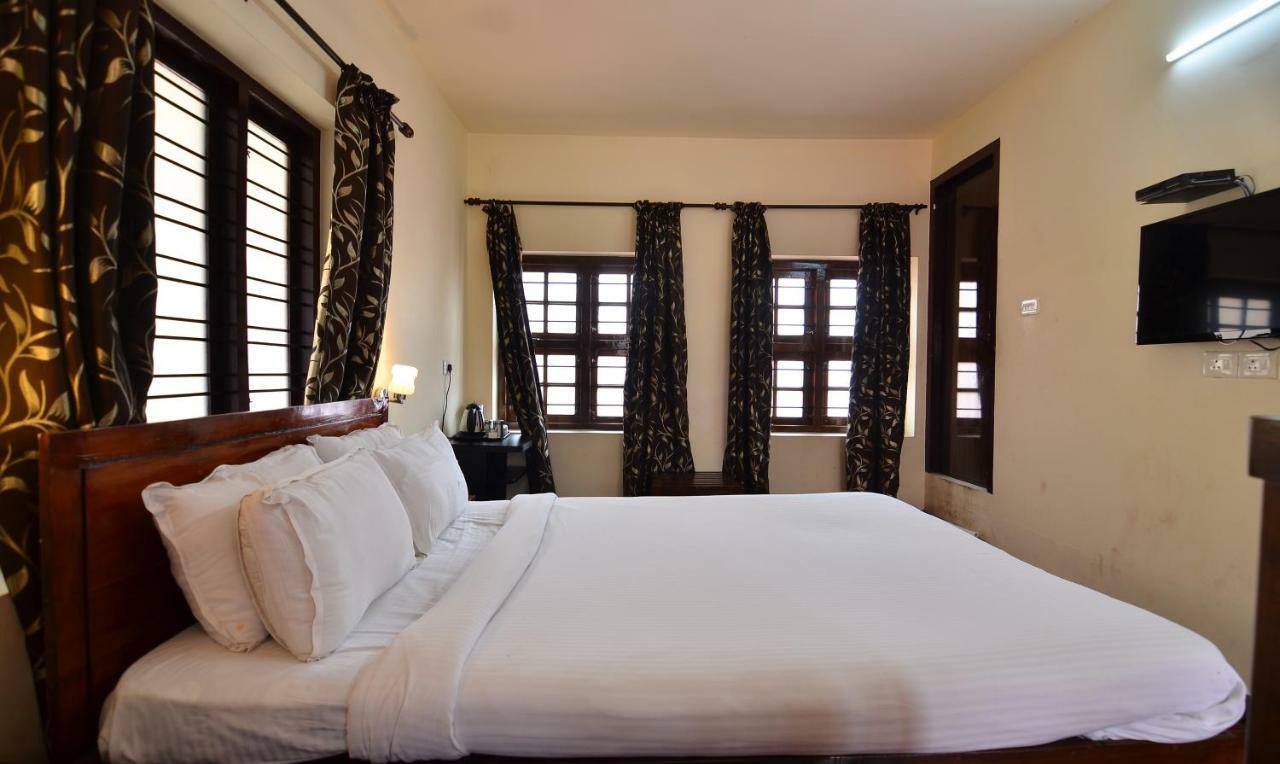 The Royal Heritage Hotel And Ayurvedic Center Thiruvananthapuram Exterior photo