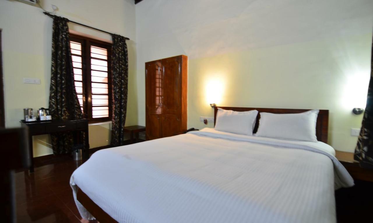The Royal Heritage Hotel And Ayurvedic Center Thiruvananthapuram Exterior photo