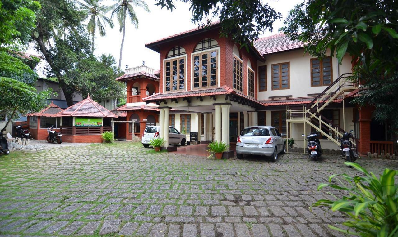 The Royal Heritage Hotel And Ayurvedic Center Thiruvananthapuram Exterior photo