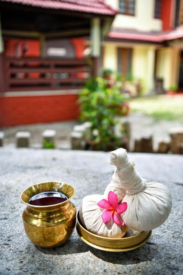 The Royal Heritage Hotel And Ayurvedic Center Thiruvananthapuram Exterior photo